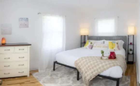 Beach Home w/King & Queen bed + Wi-Fi see Whales/Eagles Minutes to Seattle Ferry Hoteles en Bremerton