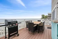 Hilton House on the Lake