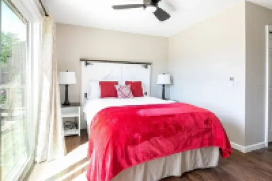 Inn at 84 Cortland: Cozy 1BR private entrance/bath