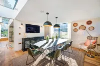 Luxury Interior Designed Retreat ❃ w/Tennis Court, Garden and Rural Views