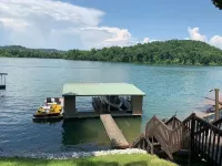 Sunset Dreams Norris Lake Front house/Deerfield Resort-sleeps 14/hot tub/slip