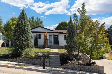 Beautiful View on Balcony Family Retreat Отели рядом с достопримечательностью «Парк Стейджкоч Кроссинг Смол»