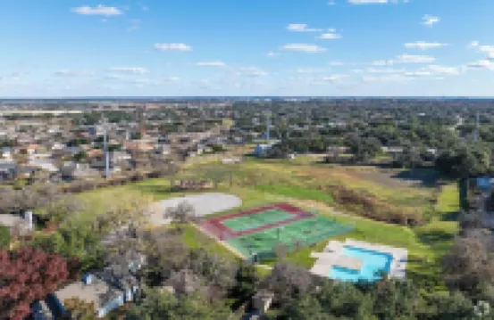 Family Retreat - Jetted Bathtub - Next to park with Pool, Tennis, & Playground! Hotels in Leander