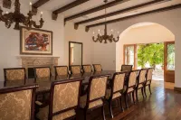 Luxury Napa Valley Estate Surrounded by Vineyards