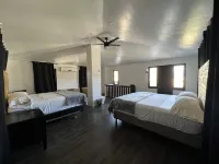 The Charming House of Riverside: All King beds, 55" Smart TVs, W/D, Downtown