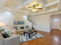 20% OFF Updated 3BR 2.5BTH Townhome - Pet-friendly - Fast WiFi-Driveaway Parking Hotels in Selma