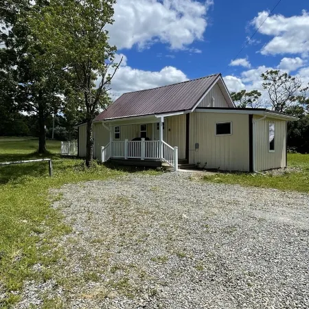 Renovated Cabin, with custom craftwork, in Picturesque Finger Lakes Wine Country