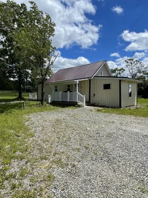 Renovated Cabin, with custom craftwork, in Picturesque Finger Lakes Wine Country