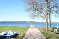 The Boathouse4 Bed 2 1/2 Bath Lake Home