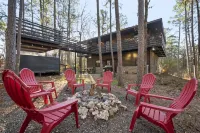 Jumbo 2Br in Hochatown•King Bed Ensuite•4700 Game Arcade•Parking•Hot Tub•Parking Hotels in McCurtain County