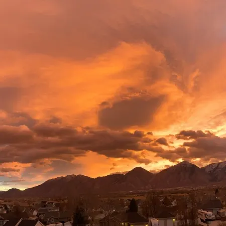 Cozy Apartment with Loft, Theater Room, & Gorgeous Mountain Views! Sleeps 8