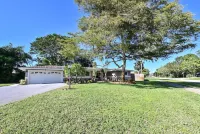 PROMO 5% WEKKLY/10% MONTHLY DISC.Renovated Tropical Paradise Home with Hot Tub