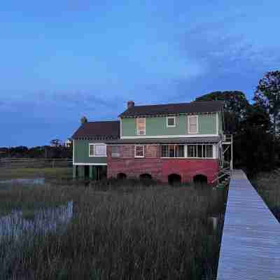 Creek Front Home, Short Walk to the Beach. Beautiful Marsh Views! Hotel Exterior