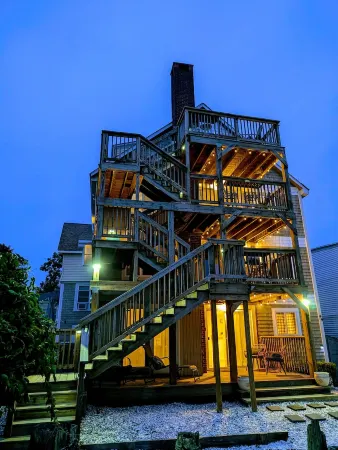 ⭐ SandDollar Suite - Private Deck with Gorgeous Views of Onset Beach ⭐