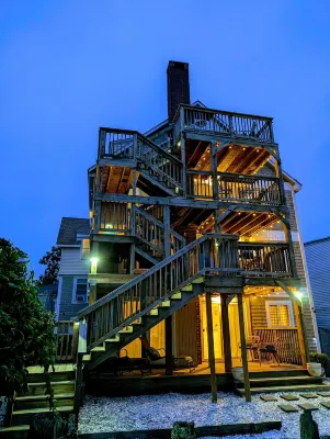 ⭐ SandDollar Suite - Private Deck with Gorgeous Views of Onset Beach ⭐ - balcony