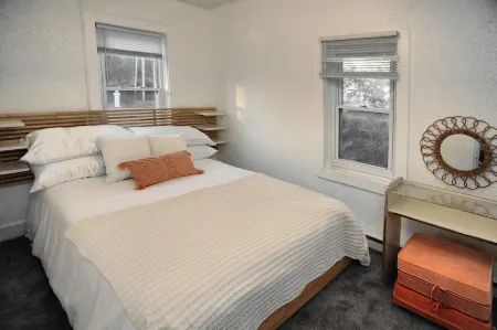 Peach by the Beach! 1 Bdrm Apt close to downtown