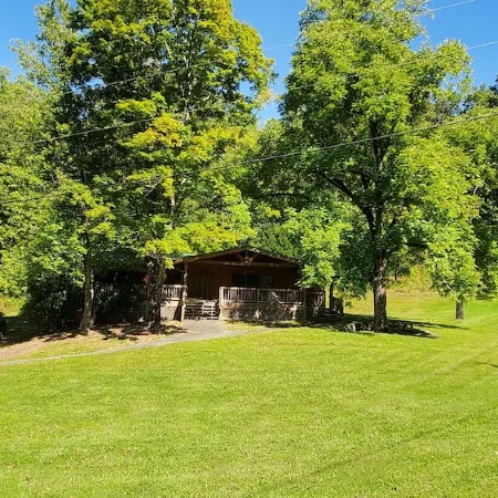 Lakeview Lounge. 3 bedroom cabin surrounded by national forest.