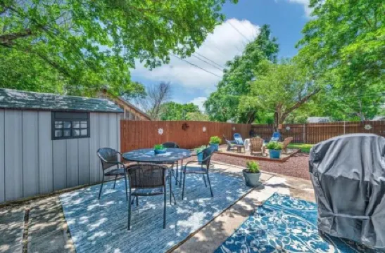 1925 Waco Charmer! Under 10 min. to Baylor, Magnolia Silos, downtown Waco, zoo!