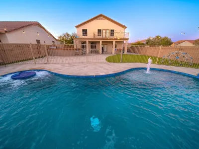 1 mile from Cardinals (State Farm) Stadium & Desert Diamond Arena Hotels in Maryvale