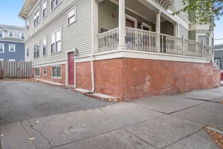 Downtown/Federal Hill on Broadway-walk everywhere!