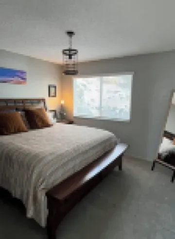 Spacious 5-bedroom house with AC and WiFi near downtown Littleton.