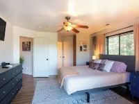 Secluded 5-acre getaway with Private Pool and Hottub - great views!