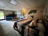 Lake Front Cabin for the PERFECT Holiday Getaway ! Pet Friendly! - balcony