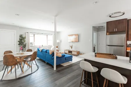 New renovation-1BR-Stylish-Modern-Next to the Lake Отели в г. Эванстон