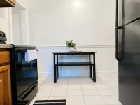 Cozy & Centrally Located APT - KING BED