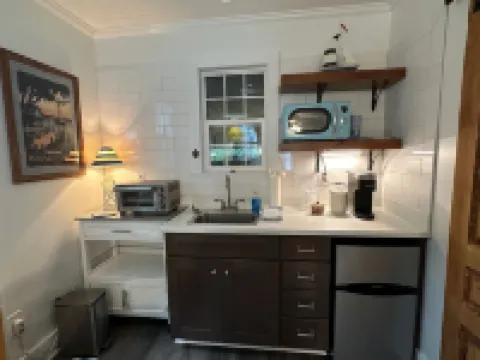 Updated Guest House  in Beaufort Historic District--Walkable to Front Street!