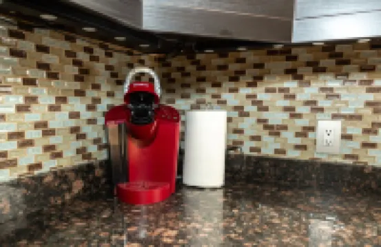 Large duplex w/6 bedrooms, 4 baths, 2 living rooms, washer/dryer. Pet friendly!