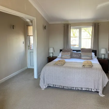 Quakerfield Lodge, with Private Hot Tub Fabulous Views