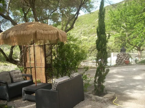 Traditional house with swimming pool for 1 couple - two children Hotels in Sartène