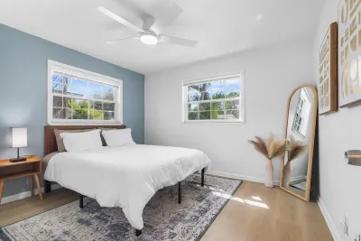 Heated POOL 4B/2B Mins to PGA Golf & the Beach! Hotels near Carousel