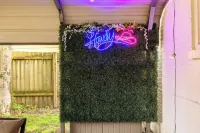 Cottage 2 mi to Broadway: King Bed, Fenced Yard