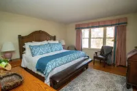 Treehouse Serenity, Access to RB Resort Amenities, Dog Friendly.