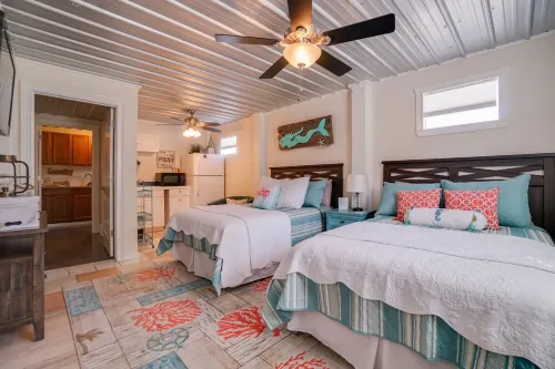 Nash Shell Beach Cottage, Sleeps 8. Walk to the beach, Pets considered.