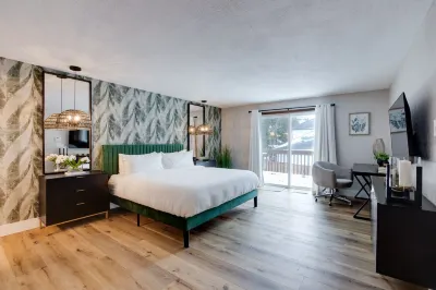 Evergreen Retreat - Large 6 Bedroom Home Hotels near Clark College, Columbia Tech Center