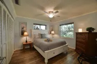 Stylish Sebring House – Across from Lake Jackson & Close to the Downtown Circle