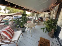 Charming 2-bedroom cottage in downtown Mount Dora with RV parking, pets welcome