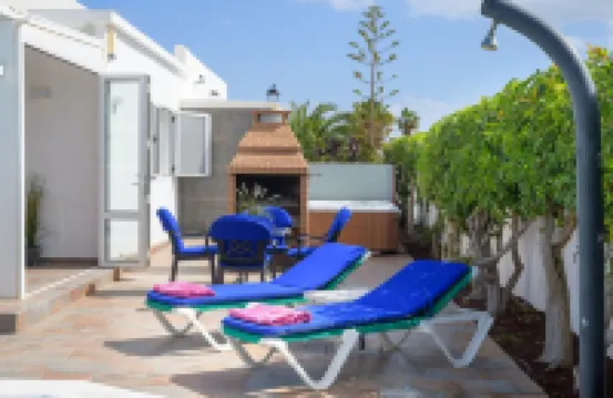 Private villa with pool and whirlpool in a quiet location