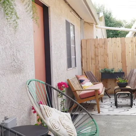 Downtown Vaulted Luxe Haus-near Napa. Walk Downtown. Pet-Friendly!