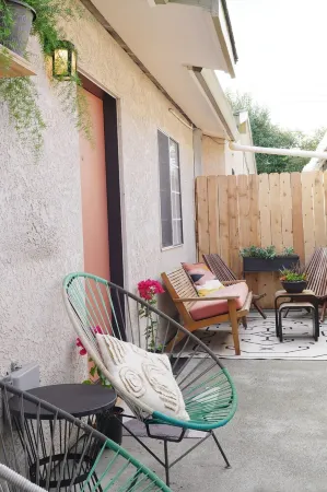 Downtown Vaulted Luxe Haus-near Napa. Walk Downtown. Pet-Friendly!