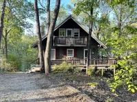 Lakefront cabin in quiet cove on Lake Hartwell