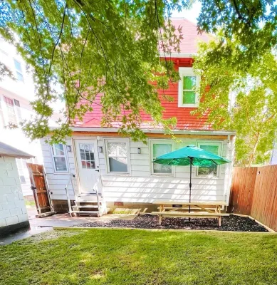 The House on Park: 4 Bedroom/2 Bath Family-Friendly Home in the heart of Erie! Hotels near Gannon University