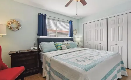 Relax with the whole family just across from Biloxi Beach. Отели рядом с Keesler Air Force Base