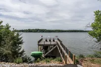 Lake Escape has it ALL--Deep water, panoramic views, POOL, main lake!