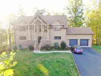 Lakefront Cabin: Sunset View+Jetted Tub+ Tesla Charger