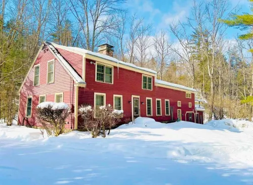 Sprawling Riverbend Farmhouse Close to Mountains with Hot Tub Hotel a Andover