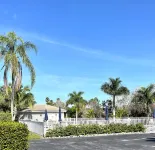 Lovely, Completely Renovated 5 Star Two Bedroom Condo Close to the Beach